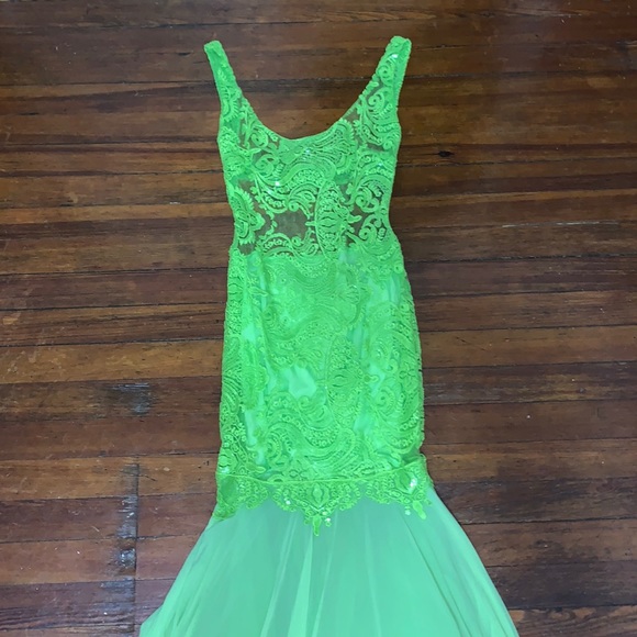 Sweetheart Neckline Lace-Up Back Formal Gown Lime Green